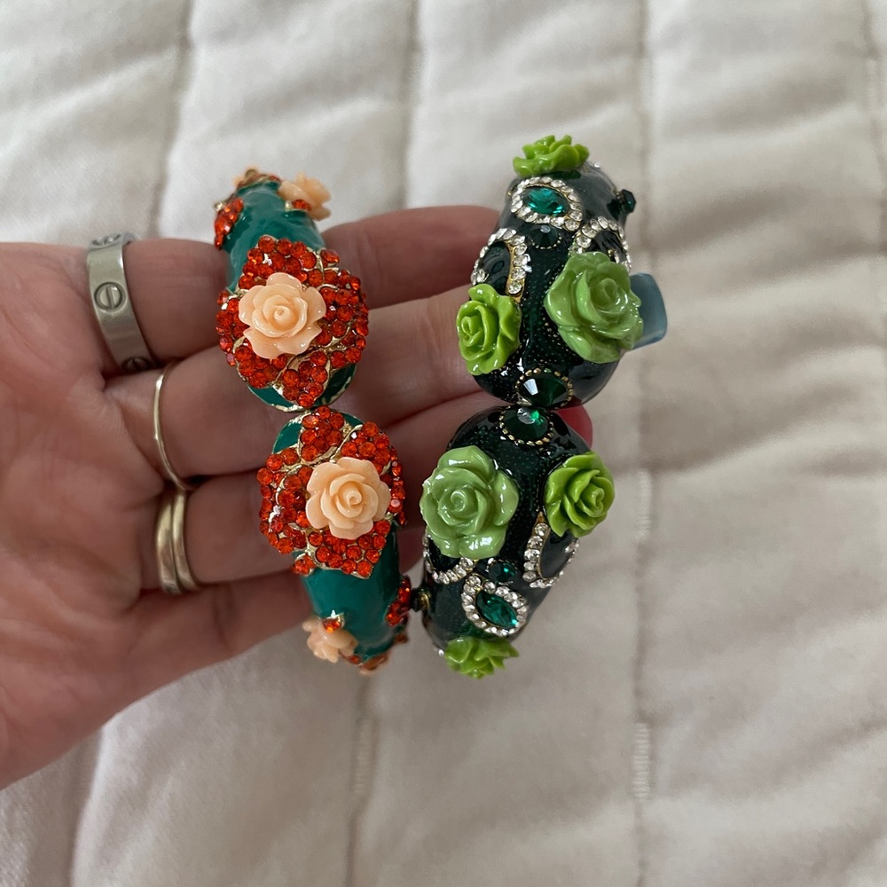 Bundle of two golden statement bracelets with roses crystals teal orange green - Picture 4 of 9